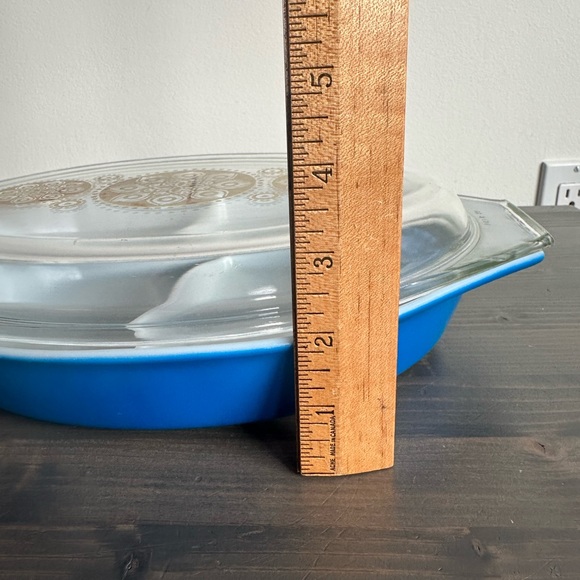 Vintage 1.5 qt Pyrex split dish 
Royal / Holiday promo piece  1961 - Picture 16 of 16